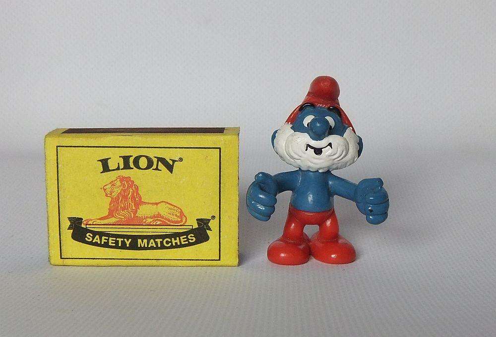UNDER R100 - Vintage figure - A 1983 Papa Smurf by Peyo