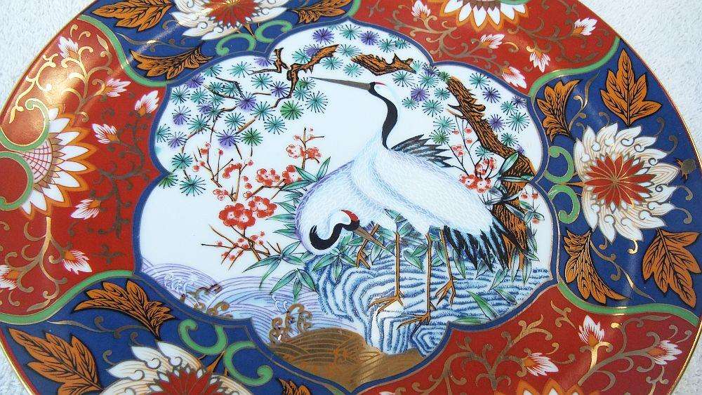 A large vintage genuine Japanese Imari porcelain charger / wall plate