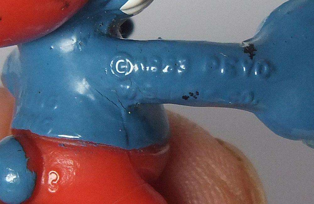 UNDER R100 - Vintage figure - A 1983 Papa Smurf by Peyo