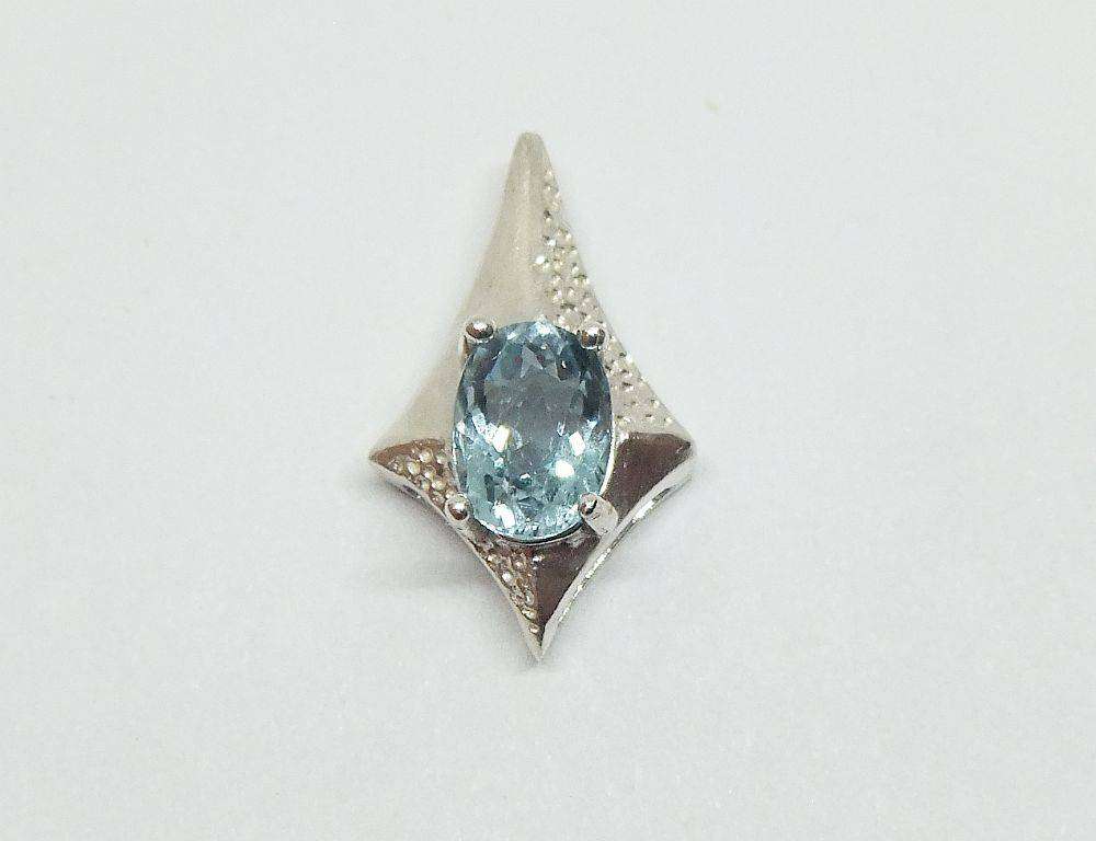 A unique vintage sterling silver pendant with a gorgeous faceted blue inset