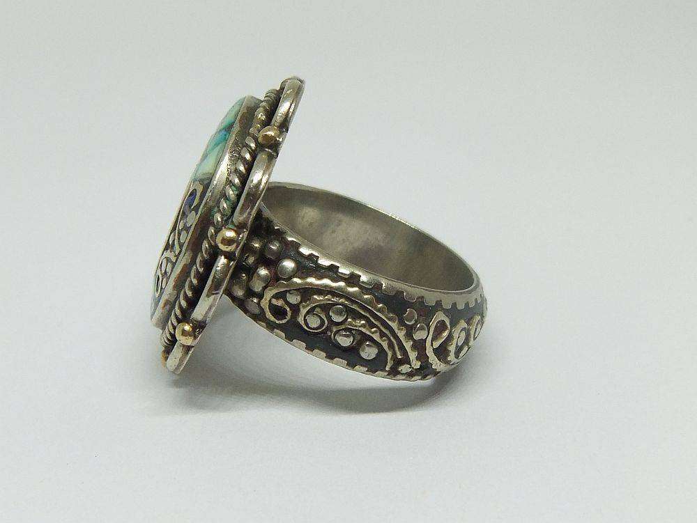 A gorgeous vintage quality Alpacca type white metal ring with various inlayed stones like Turquoise