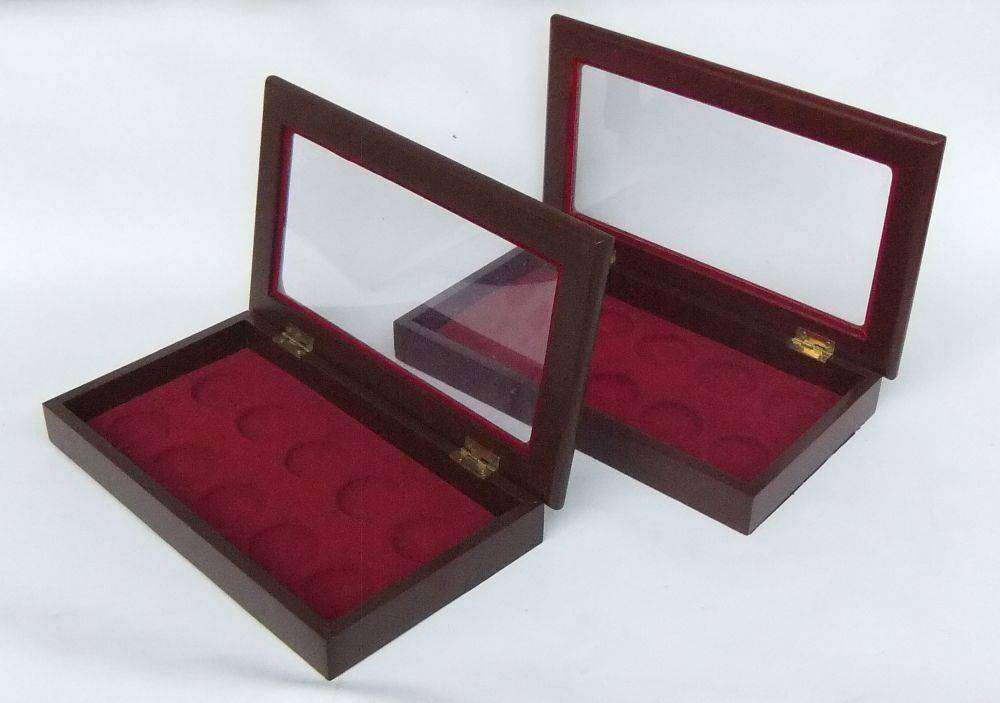 Three files with loads of info on pocket watches & clocks plus two cases to display your collection