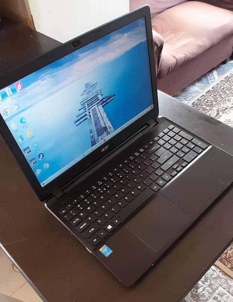 Acer laptop i5 working not tested
