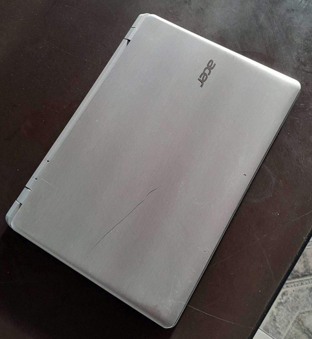 Aspire v11 Touch laptop