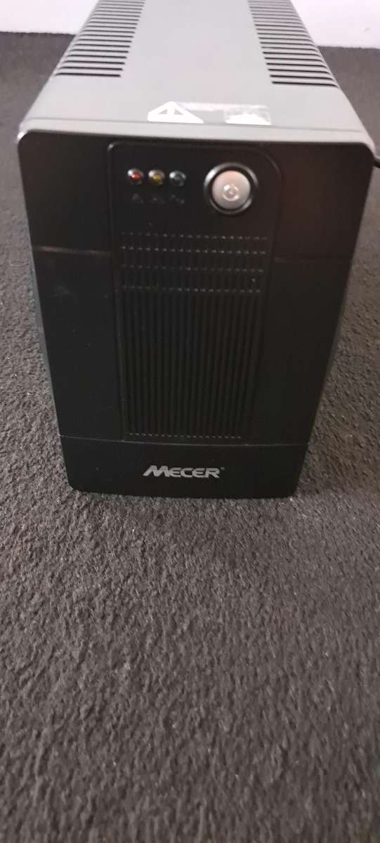 Mecer 2000VA (2000VA/1200W) Line Interactive/Off-Line UPS - Black