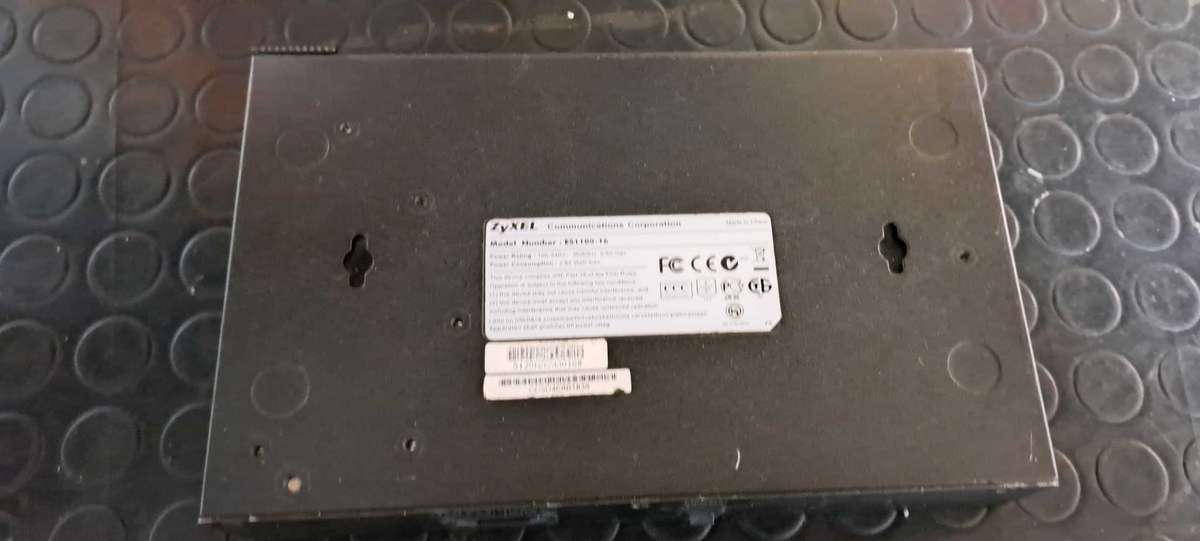 ZyXEL ES1100 16-Port 10/100 Unmanaged PoE Desktop Switch