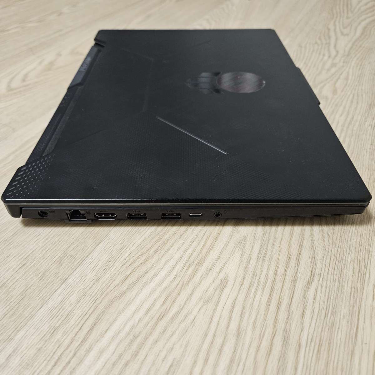 Asus Notebook FX506HF Intel Core i5-11400H 16GB 1TBGB SSD RTX 2050 Gaming Notebook