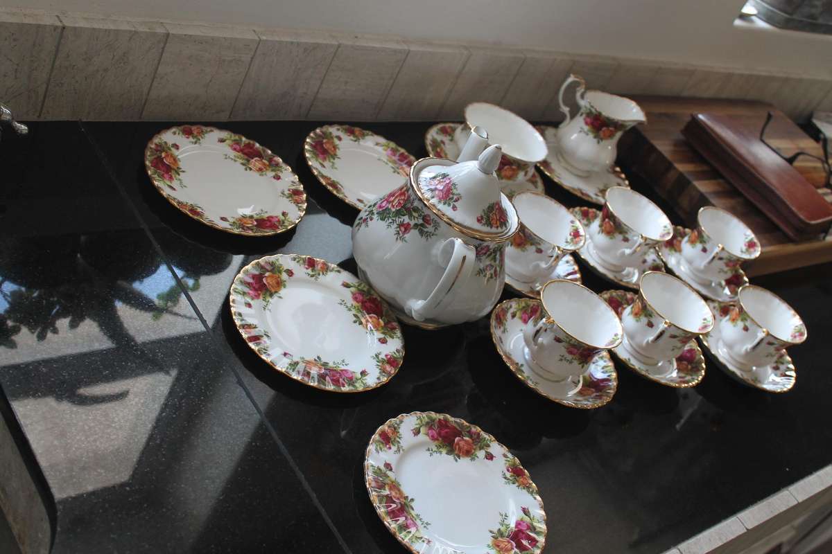 1 x set of 6 Royal Albert "Old Country Roses" Bone China England.