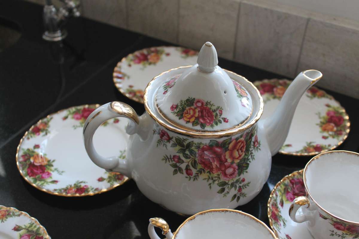 1 x set of 6 Royal Albert "Old Country Roses" Bone China England.