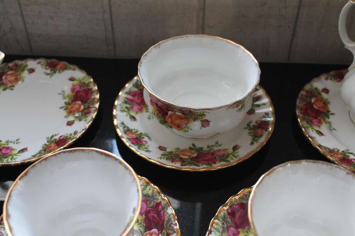 1 x set of 6 Royal Albert "Old Country Roses" Bone China England.