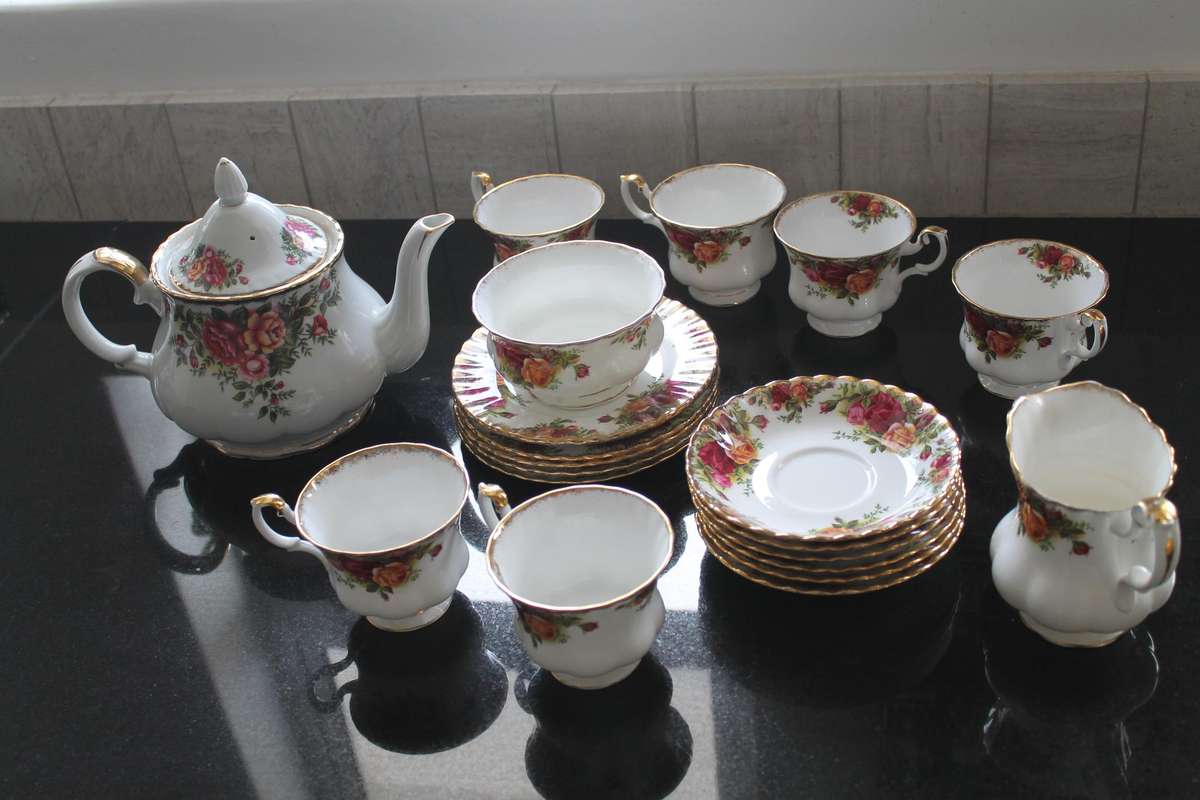 1 x set of 6 Royal Albert "Old Country Roses" Bone China England.