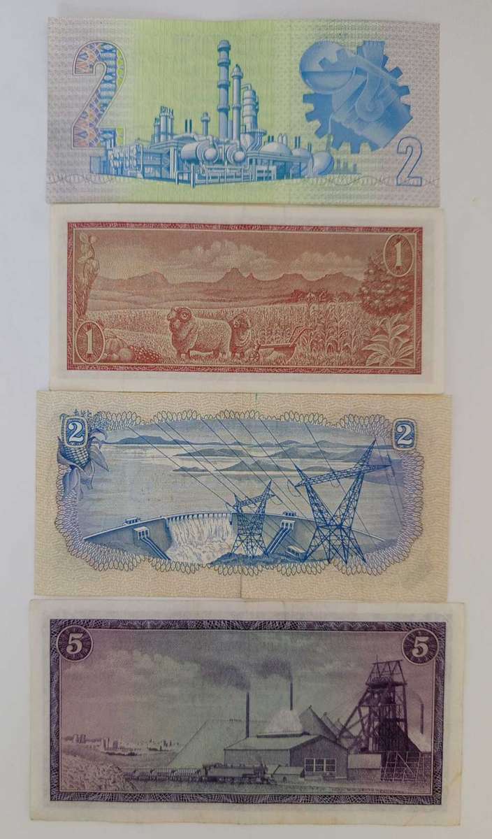 SOUTH AFRICA BANKNOTES LOT included REPLACEMENT R2