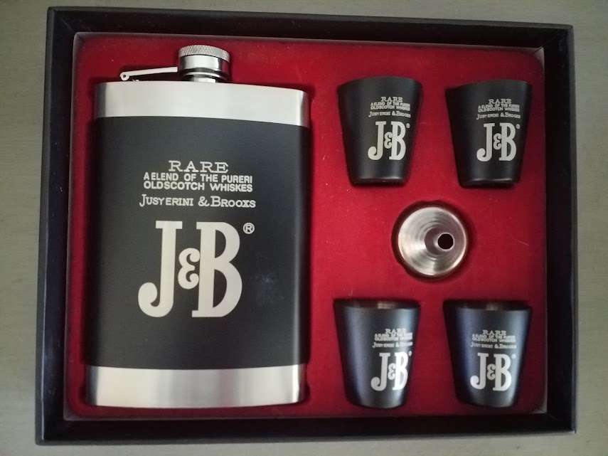"J & B WHISKY" THEMED REPLICA - GIFT SET