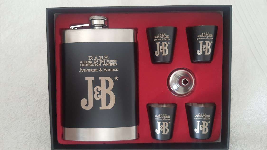 "J & B WHISKY" THEMED REPLICA - GIFT SET
