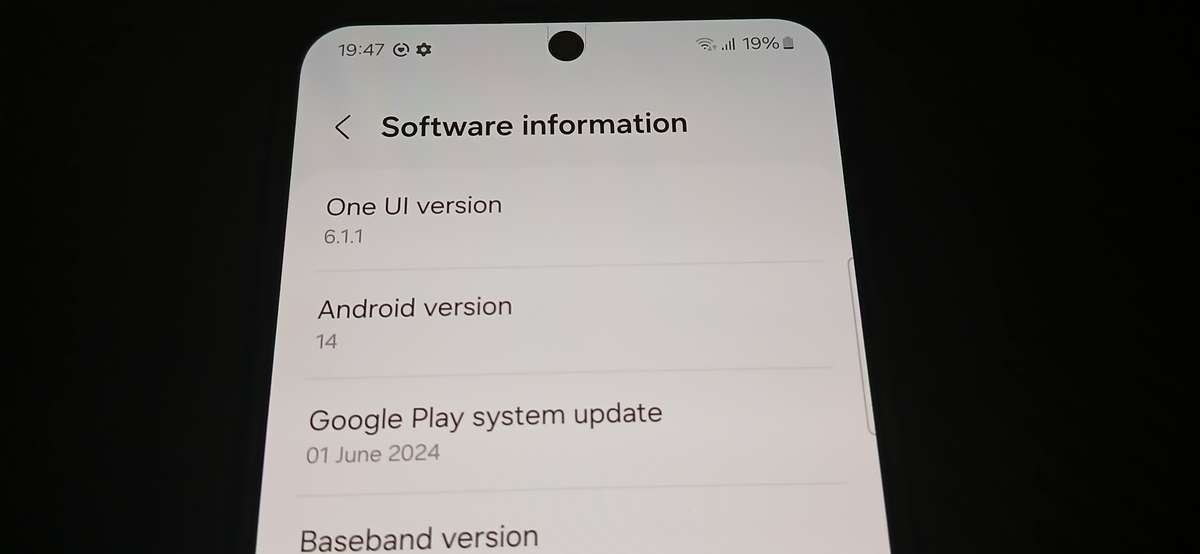 Samsung Galaxy Z Flip4 - 512GB!! Excellent Condition - upgradable to GalaxyAI (OneUI 6.1.1)