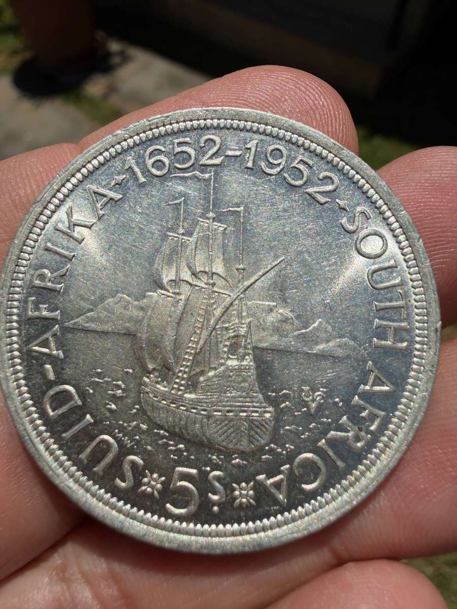South Africa  Jan van Riebeeck Tercentenary  5 Shillings  1952  Silver  AU+