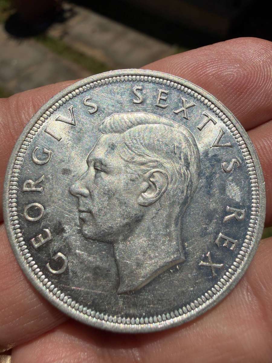 South Africa  Jan van Riebeeck Tercentenary  5 Shillings  1952  Silver  AU+