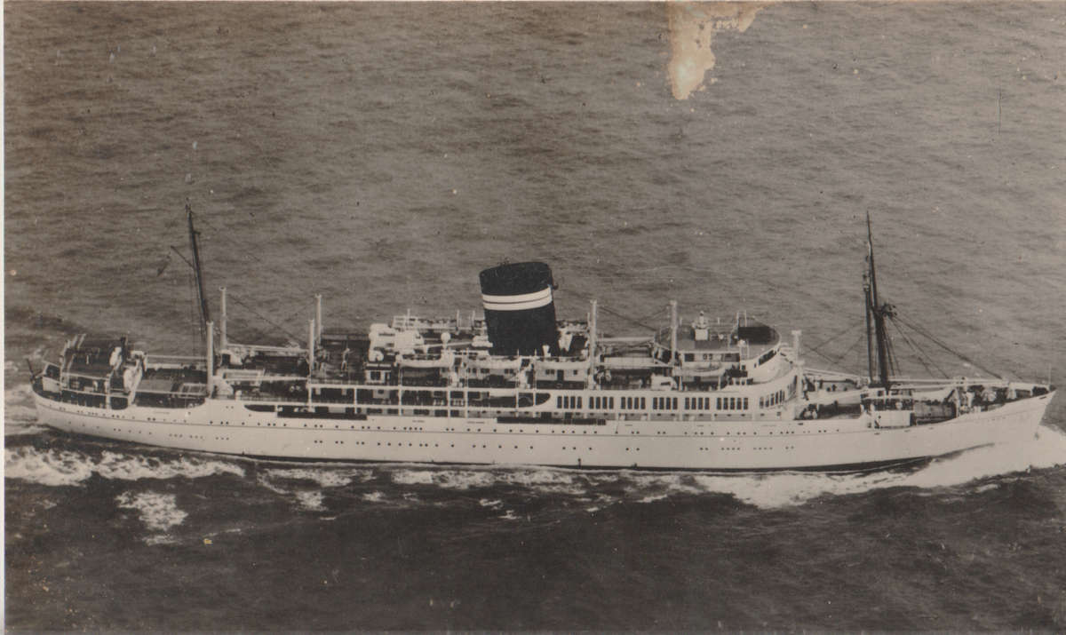 SHIPS OF THE WORLD POST CARDS UGANDA