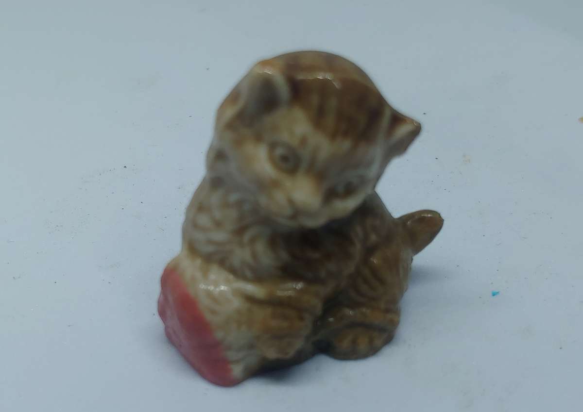 PORCELAIN CAT  WADE ENGLAND