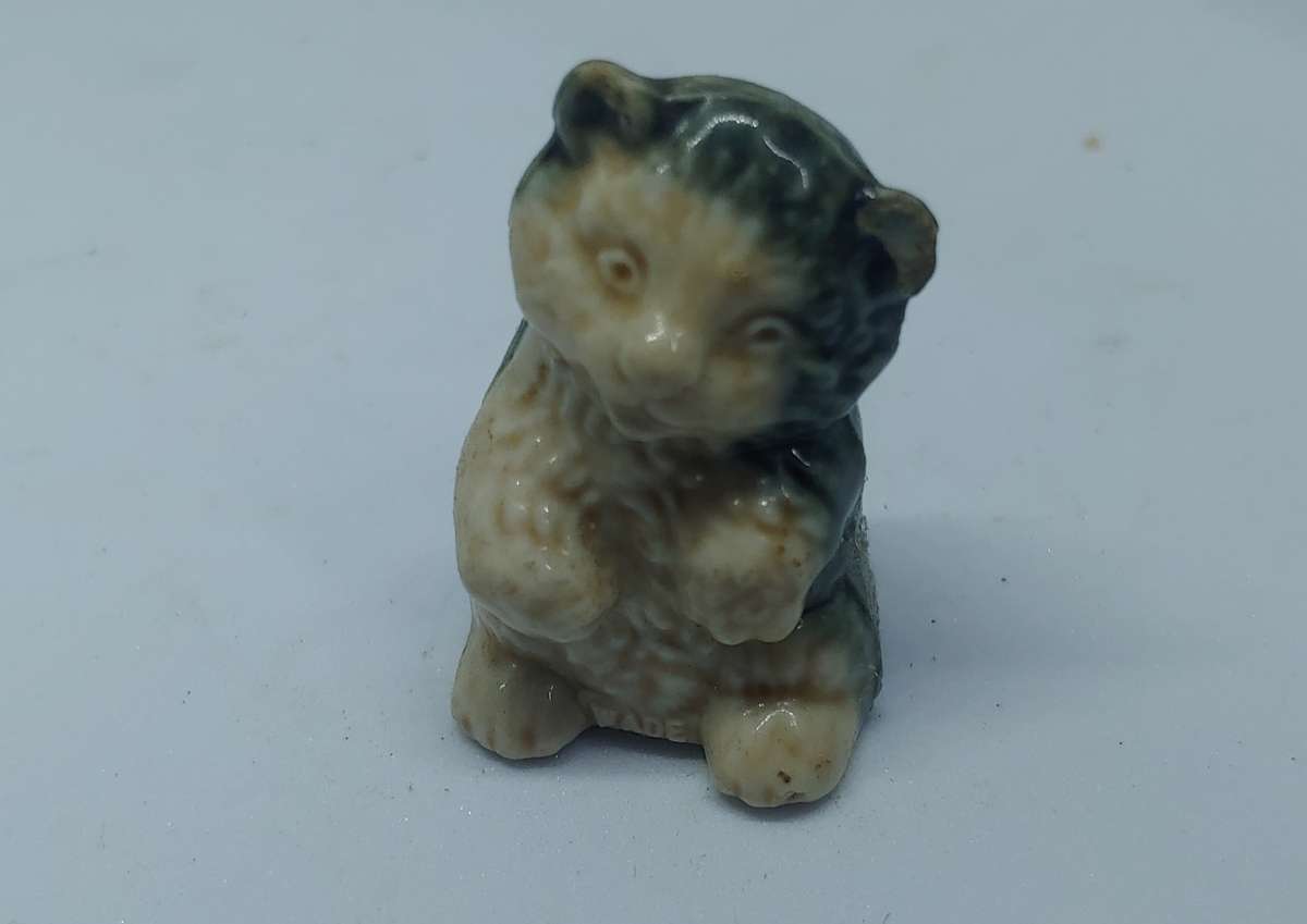 PORCELAIN CAT  WADE ENGLAND
