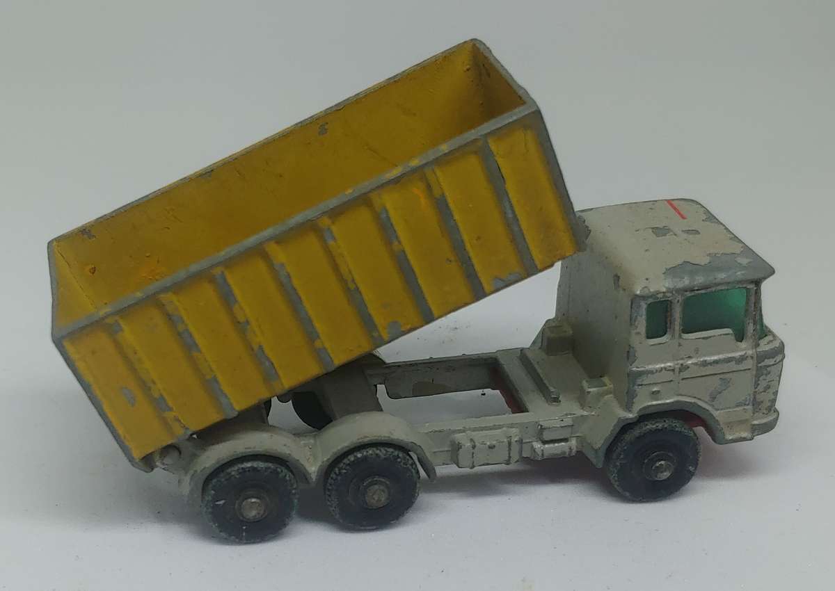 MATCHBOX TIPPER CONTAINER TRUCK