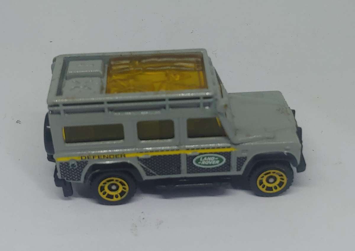 MATCHBOX LAND ROVER DEFENDER 110 1997 1/64