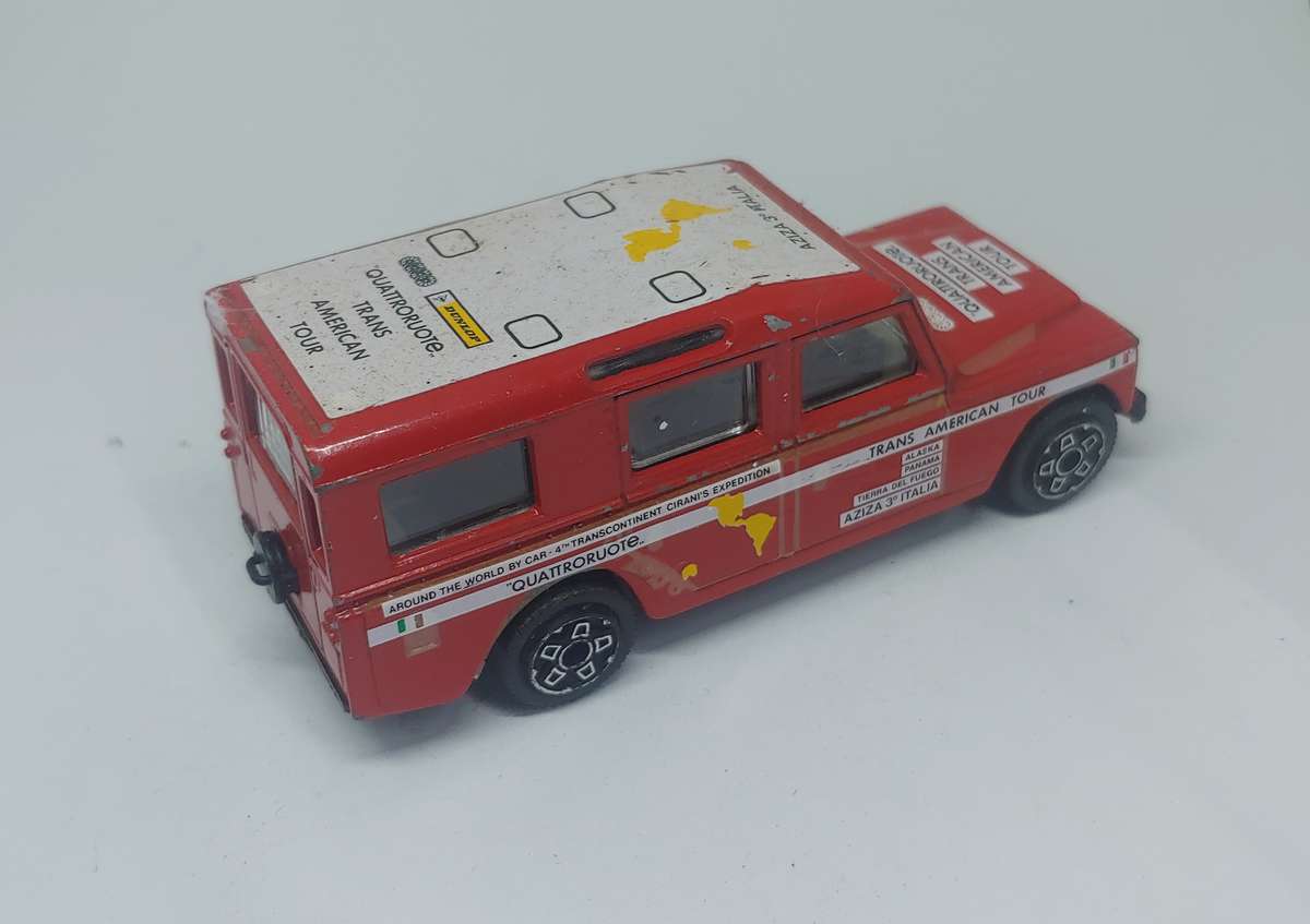 BURAGO LAND ROVER 1/47