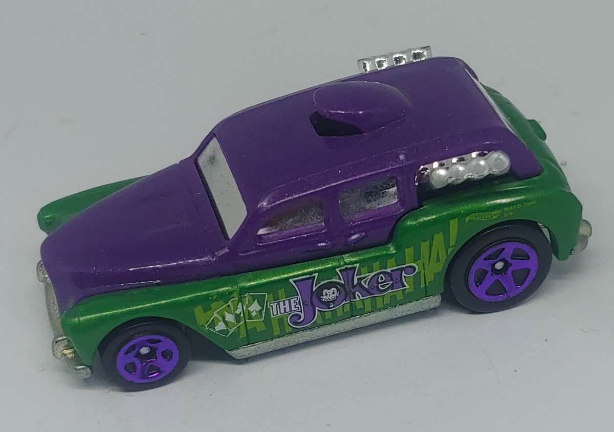 HOTWHEELS THE JOKER COCKNEY CAB 1/64