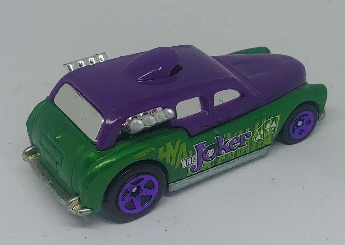 HOTWHEELS THE JOKER COCKNEY CAB 1/64
