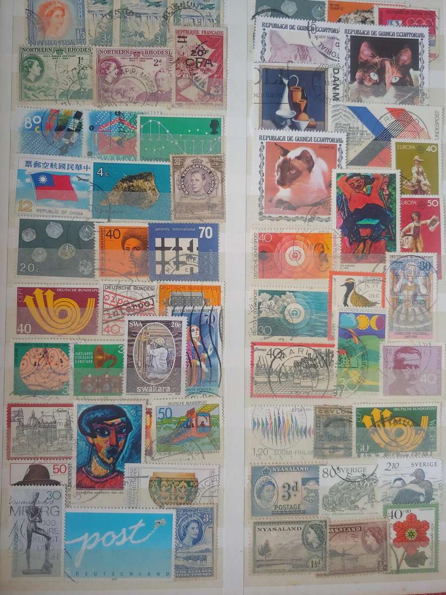 USED A4 KEK STOCKBOOK LOADED WITH MIXED WORLD STAMPS 15/30 PAGES