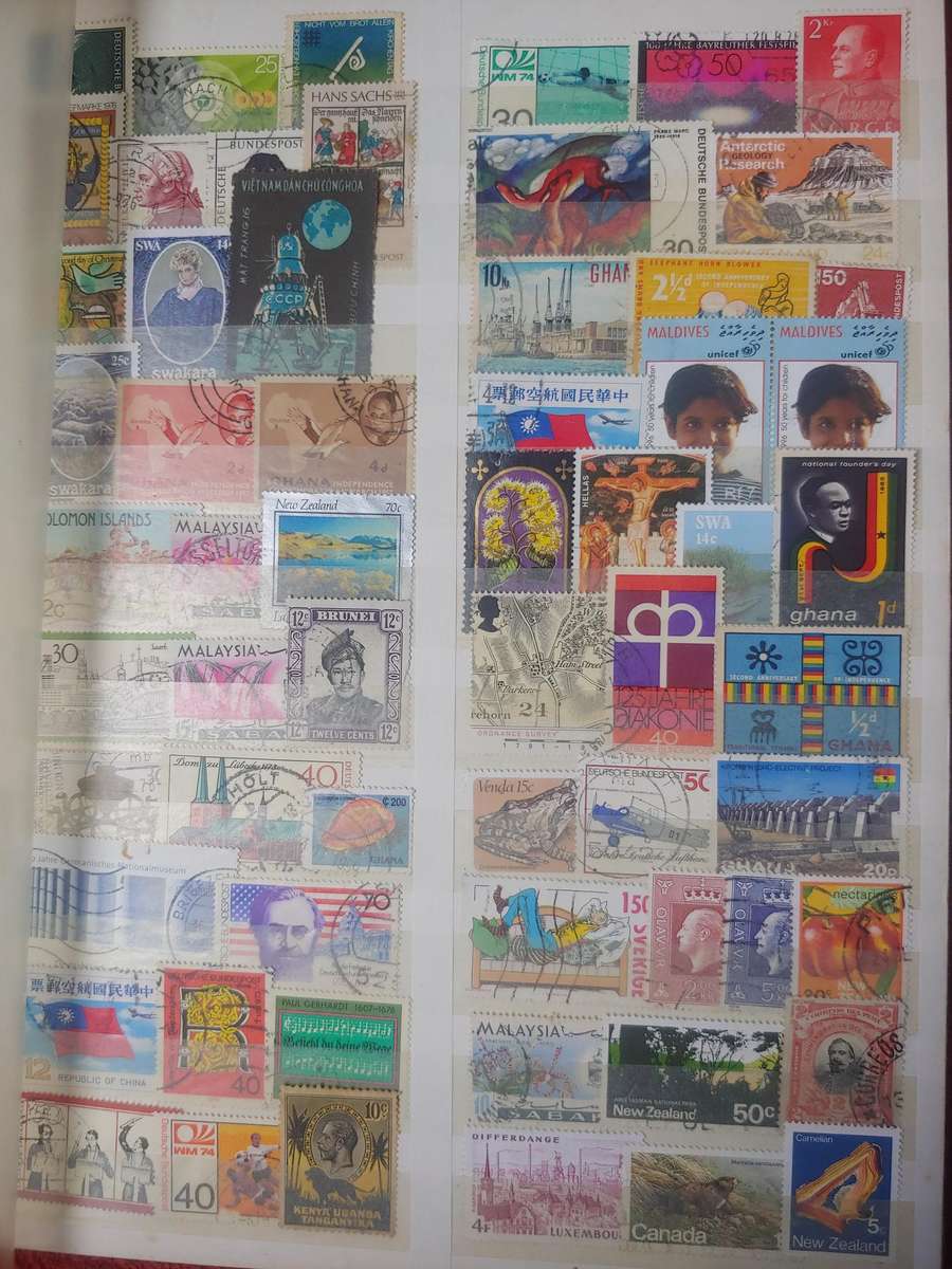 USED A4 KEK STOCKBOOK LOADED WITH MIXED WORLD STAMPS 15/30 PAGES