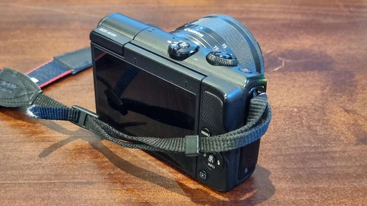 Canon EOS M100 Mirrorless Camera w/ 15-45mm Lens