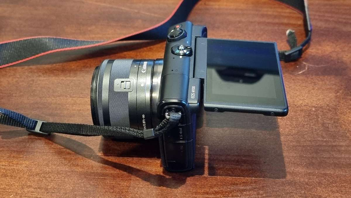 Canon EOS M100 Mirrorless Camera w/ 15-45mm Lens