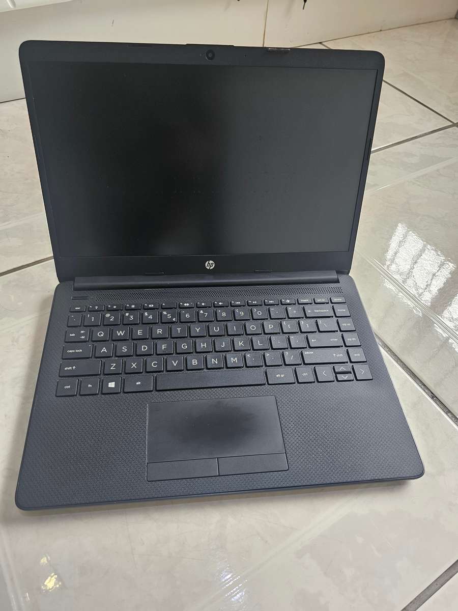 HP 14 LAPTOP 15.6" SCREEN AMD 3020e , 4GB , 240GB SSD *WEEKEND SPECIAL - LATE ENTRY*