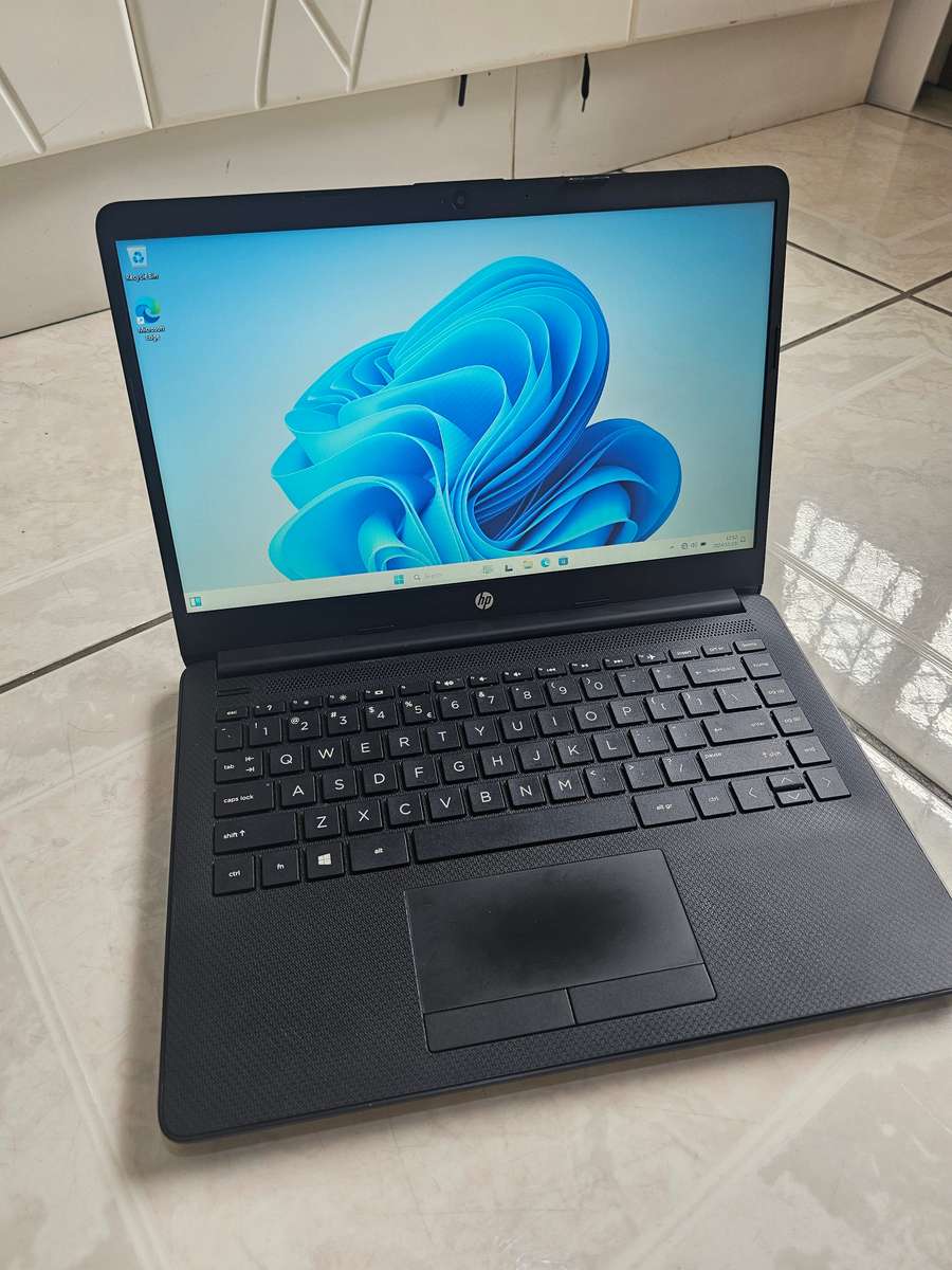HP 14 LAPTOP 15.6" SCREEN AMD 3020e , 4GB , 240GB SSD *WEEKEND SPECIAL - LATE ENTRY*