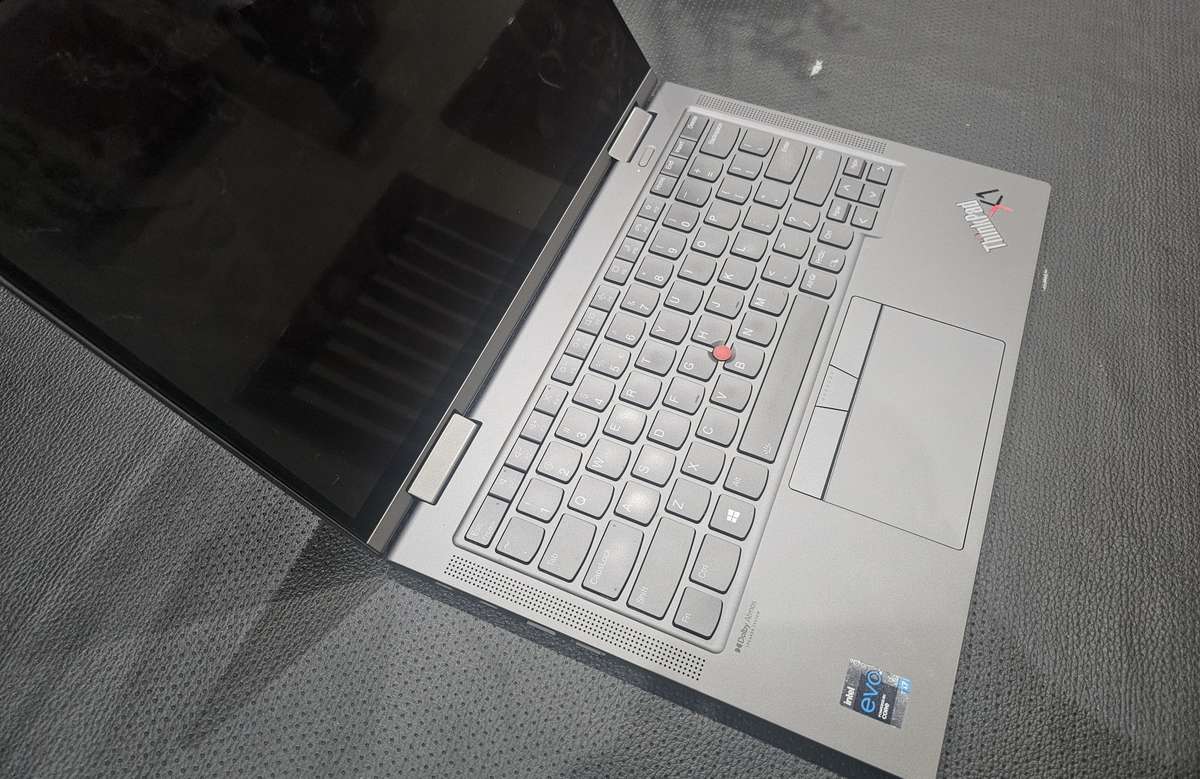 LENOVO X1 YOGA GEN 6 i7 11TH GEN *CRAZY WEDNESDAY*