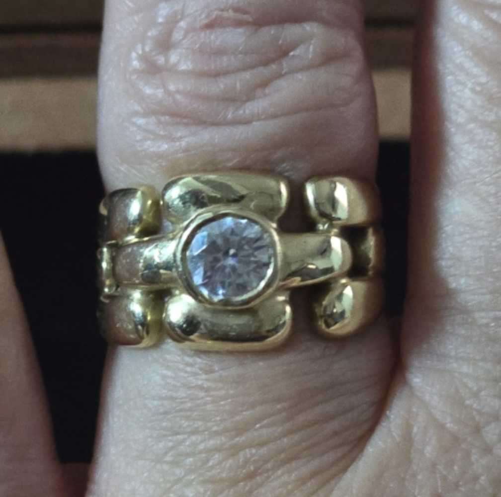 9ct Gold Ring (Size M)
