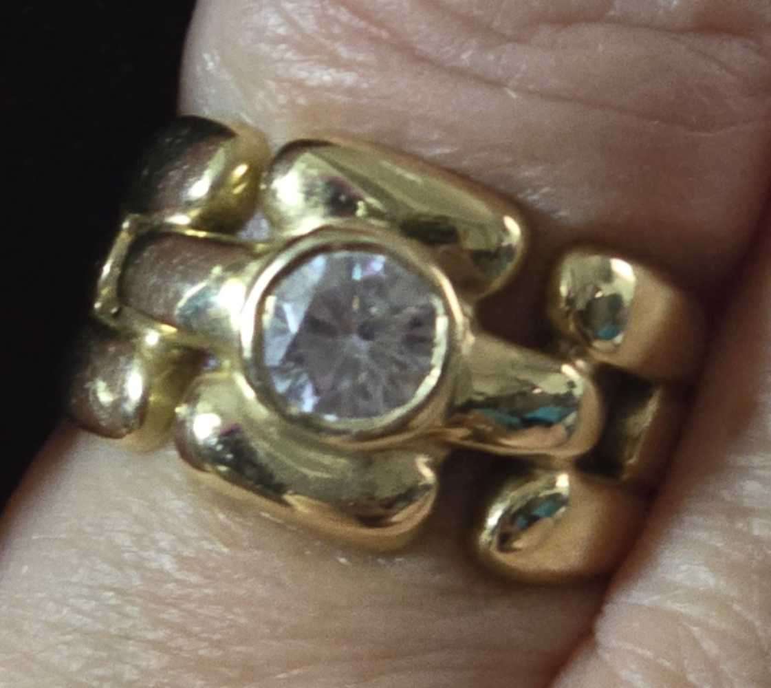 9ct Gold Ring (Size M)