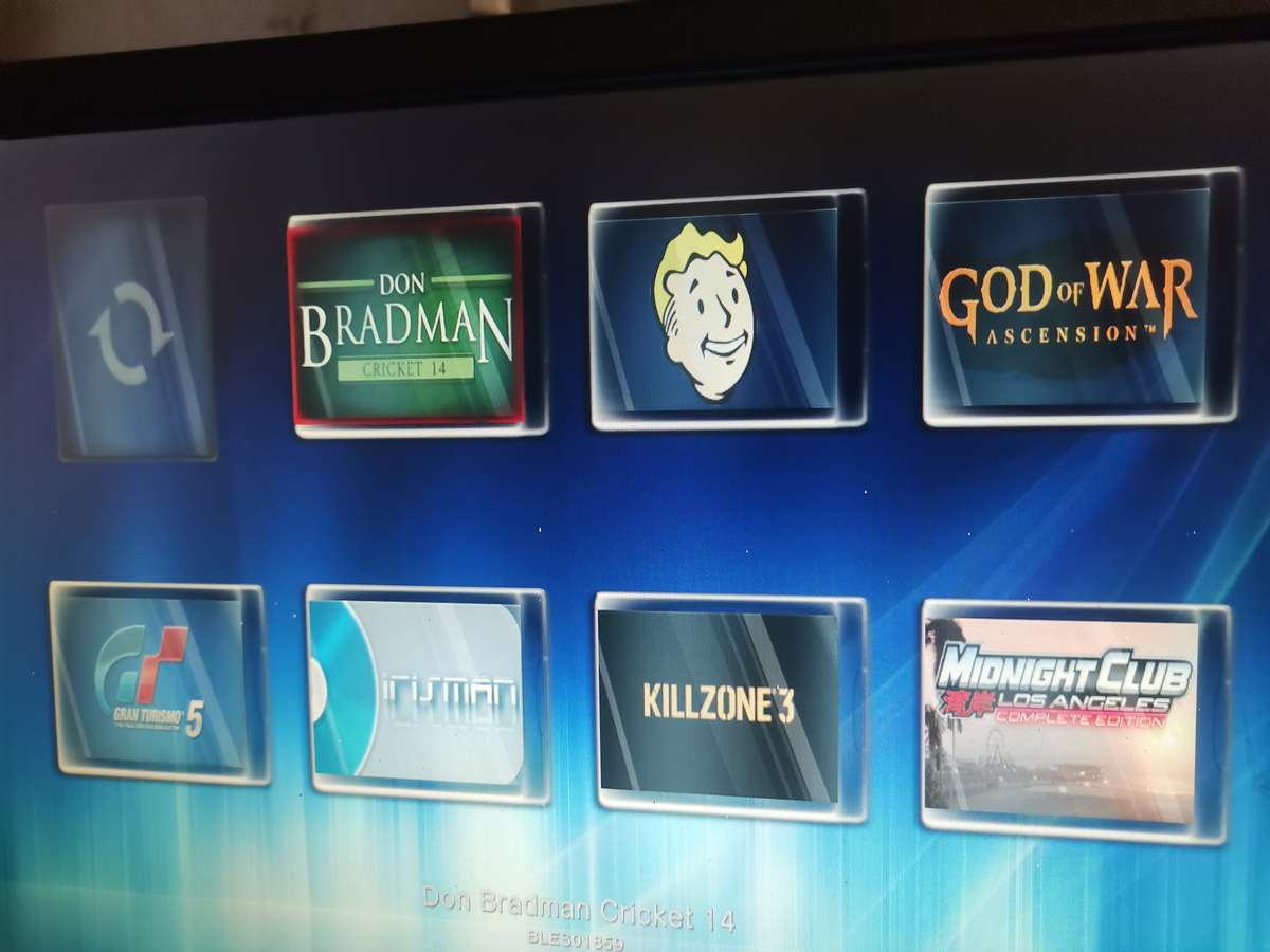 Playstation 3 Super slim 500GB 1 Control All Cables 44 Games on Harddrive Game list in the List