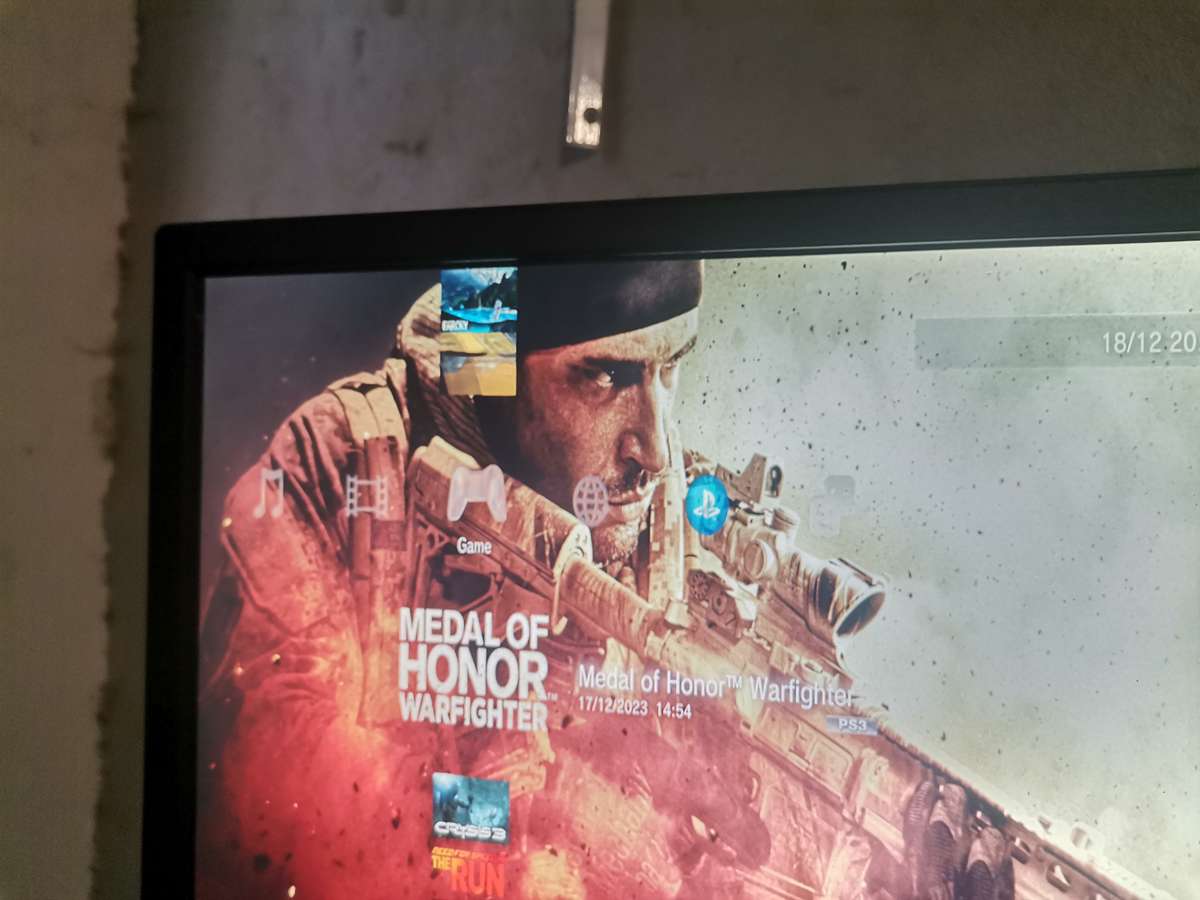 Playstation 3 Super slim 500GB 1 Control All Cables 44 Games on Harddrive Game list in the List