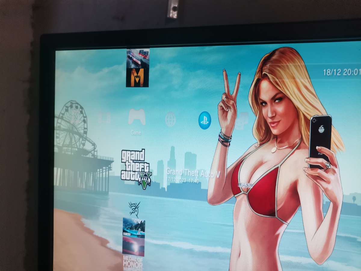 Playstation 3 Super slim 500GB 1 Control All Cables 44 Games on Harddrive Game list in the List