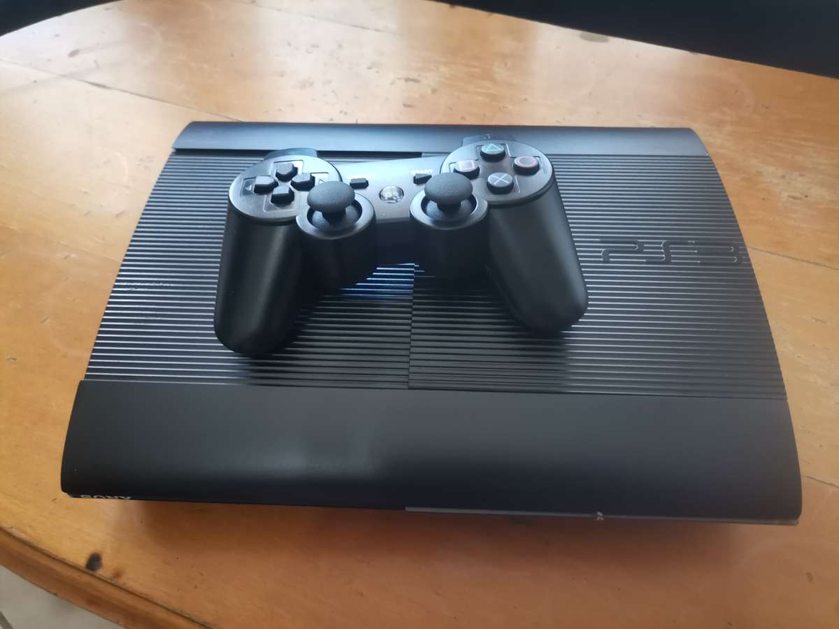 Playstation 3 Super slim 500GB 1 Control All Cables 44 Games on Harddrive Game list in the List