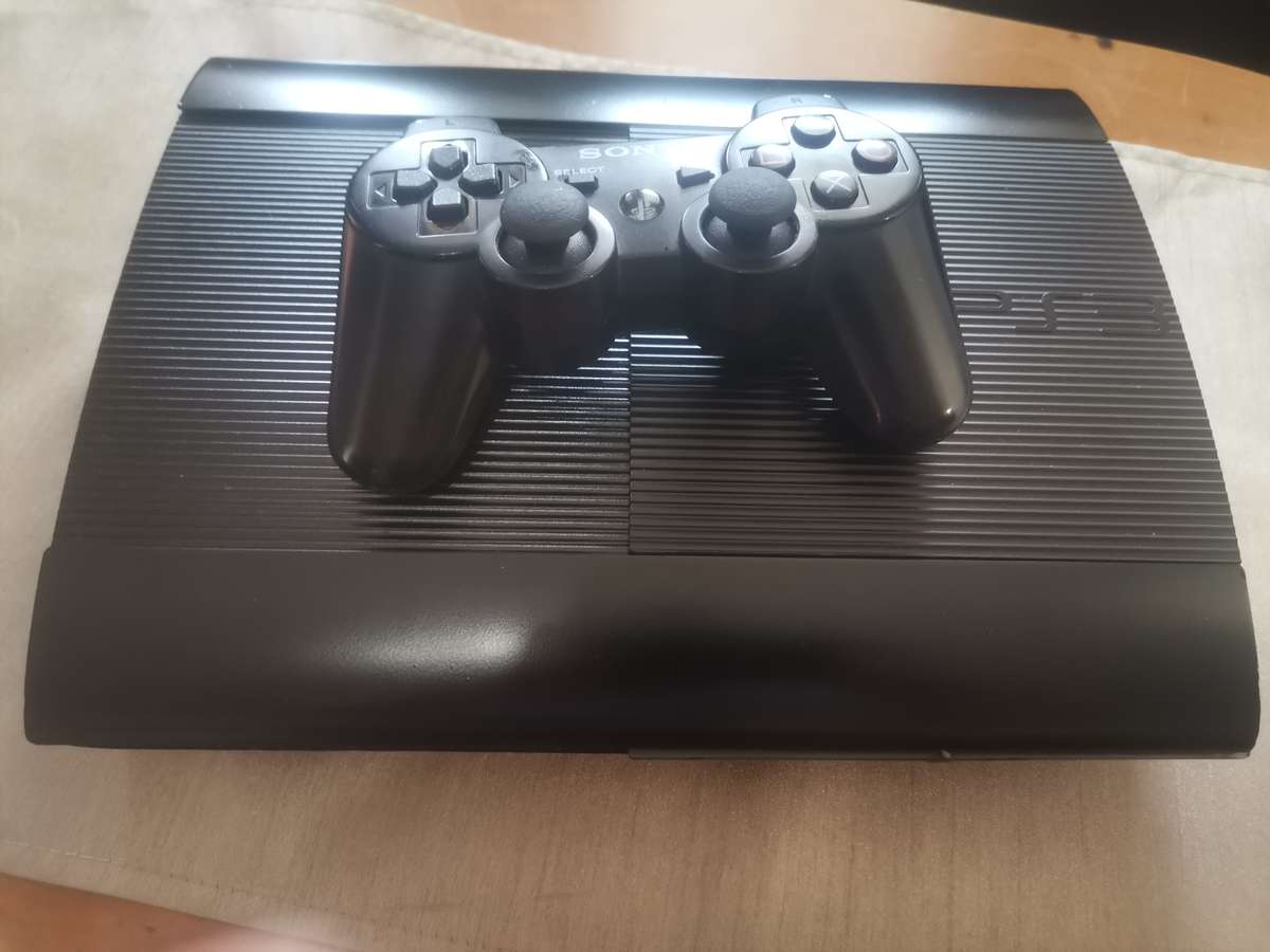 Playstation 3 Super slim 500GB 1 Control All Cables 44 Games on Harddrive Game list in the List