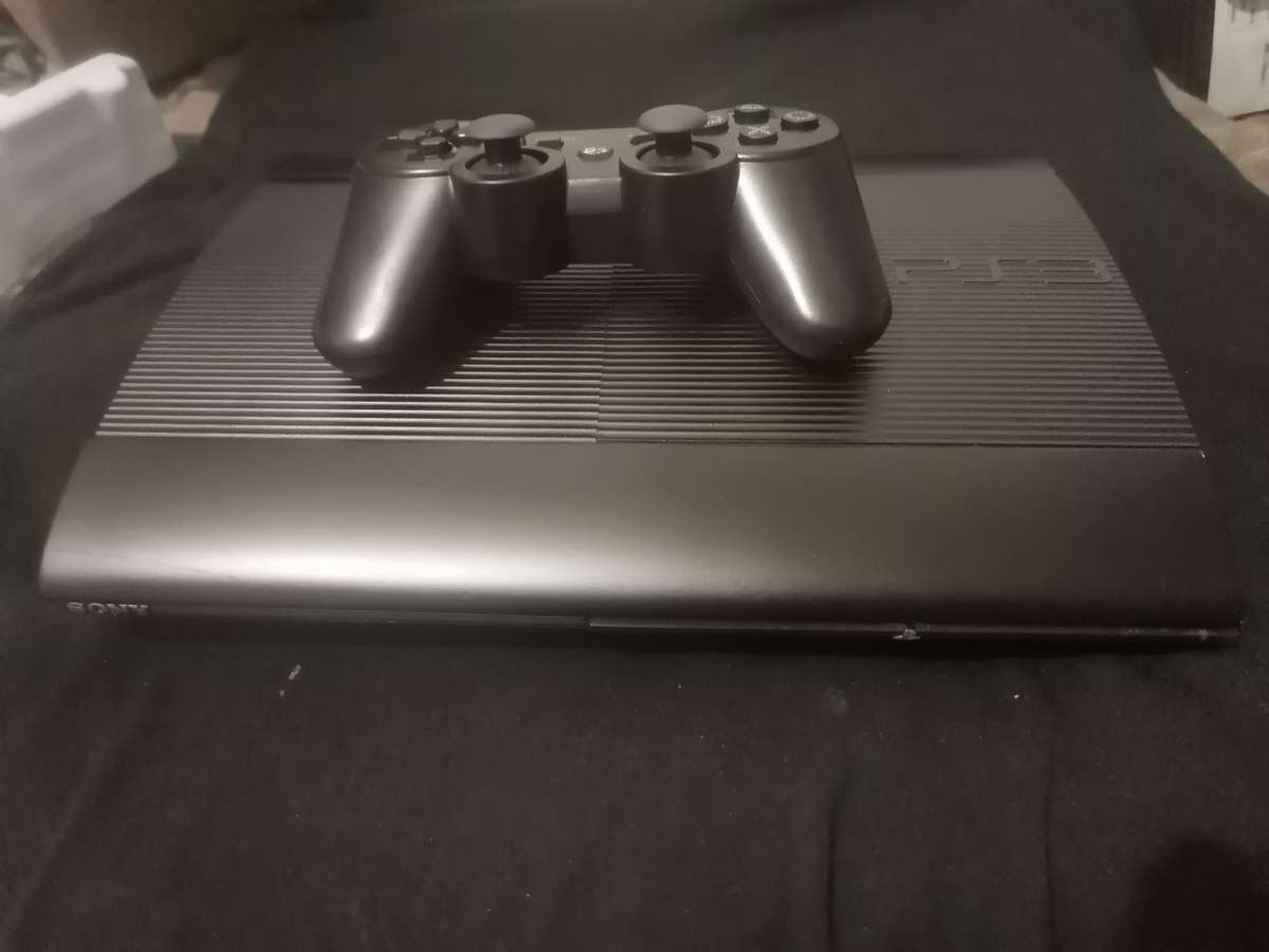 Playstation 3 Super slim 500GB 1 Control All Cables 44 Games on Harddrive Game list in the List
