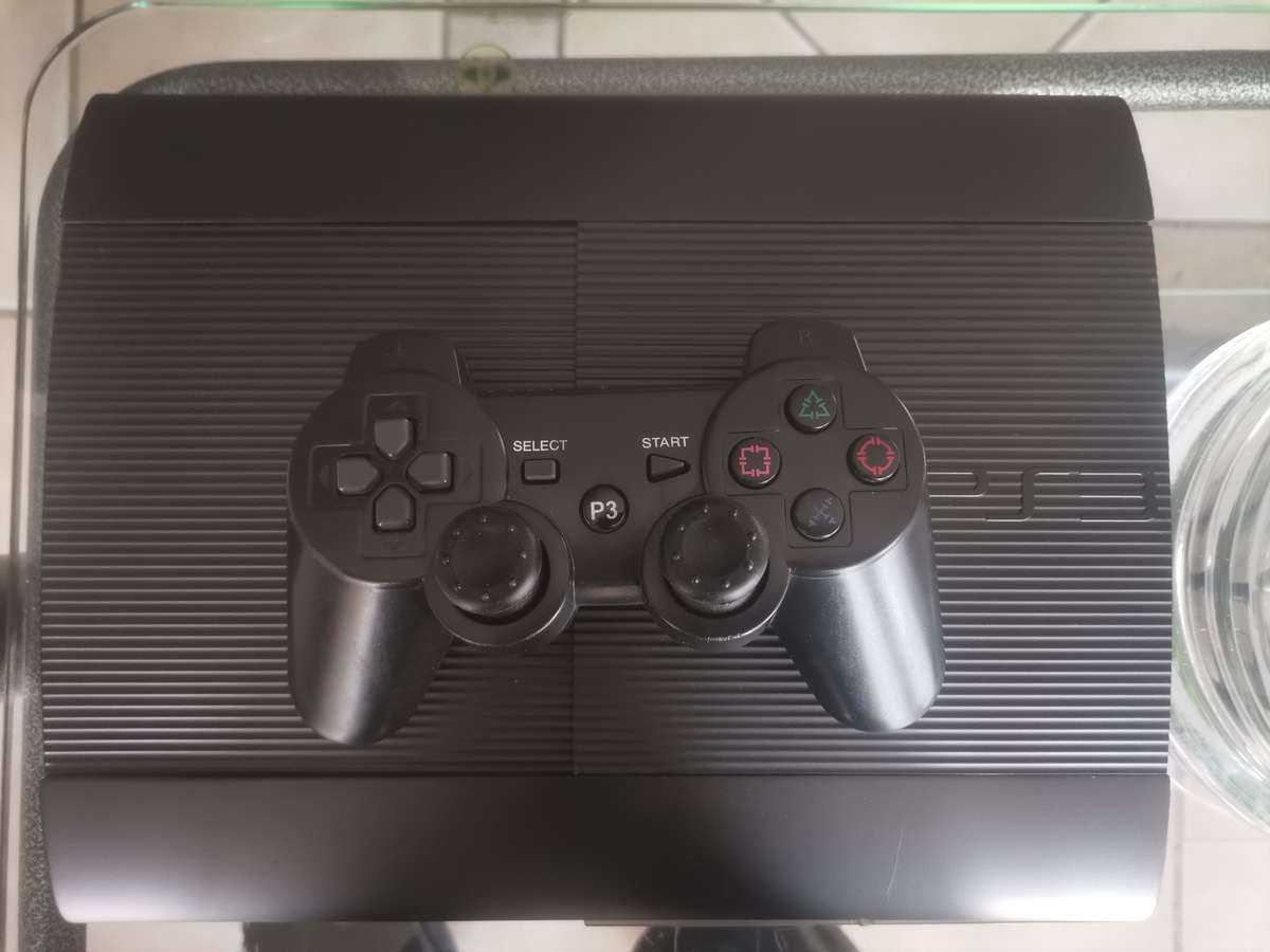 Playstation 3 Super slim 500GB 1 Control All Cables 44 Games on Harddrive Game list in the List