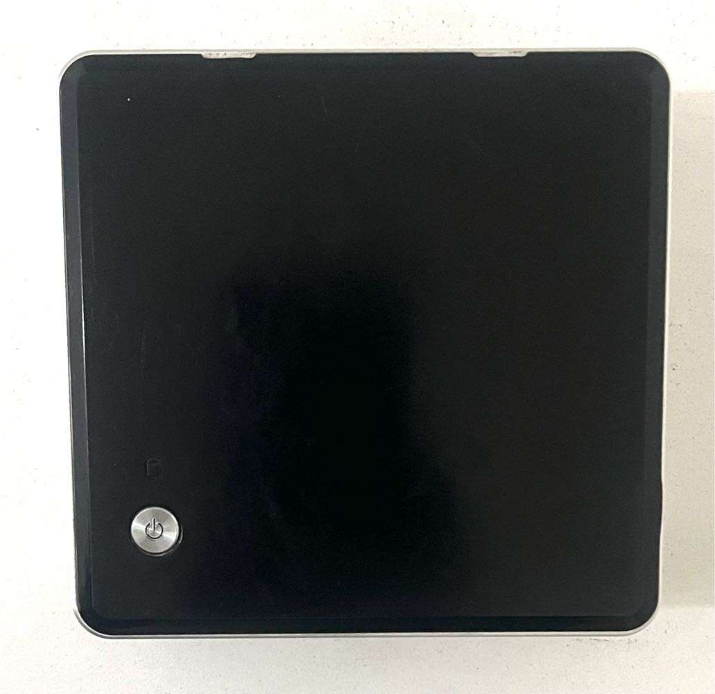 NUC5i5MYHE MINI PC I5-5TH GEN 8GB RAM 256GB SSD gOOD wORKING cOnDiTiOn