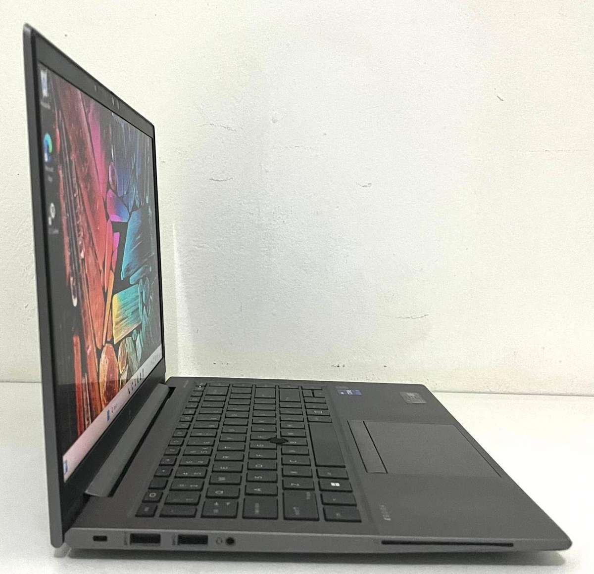 HP ZBook Firefly 14" G8 Mobile workstationi7-1165G7 11th 16gb Ram 512gbSsd Nvidia T500 4gb Graphics