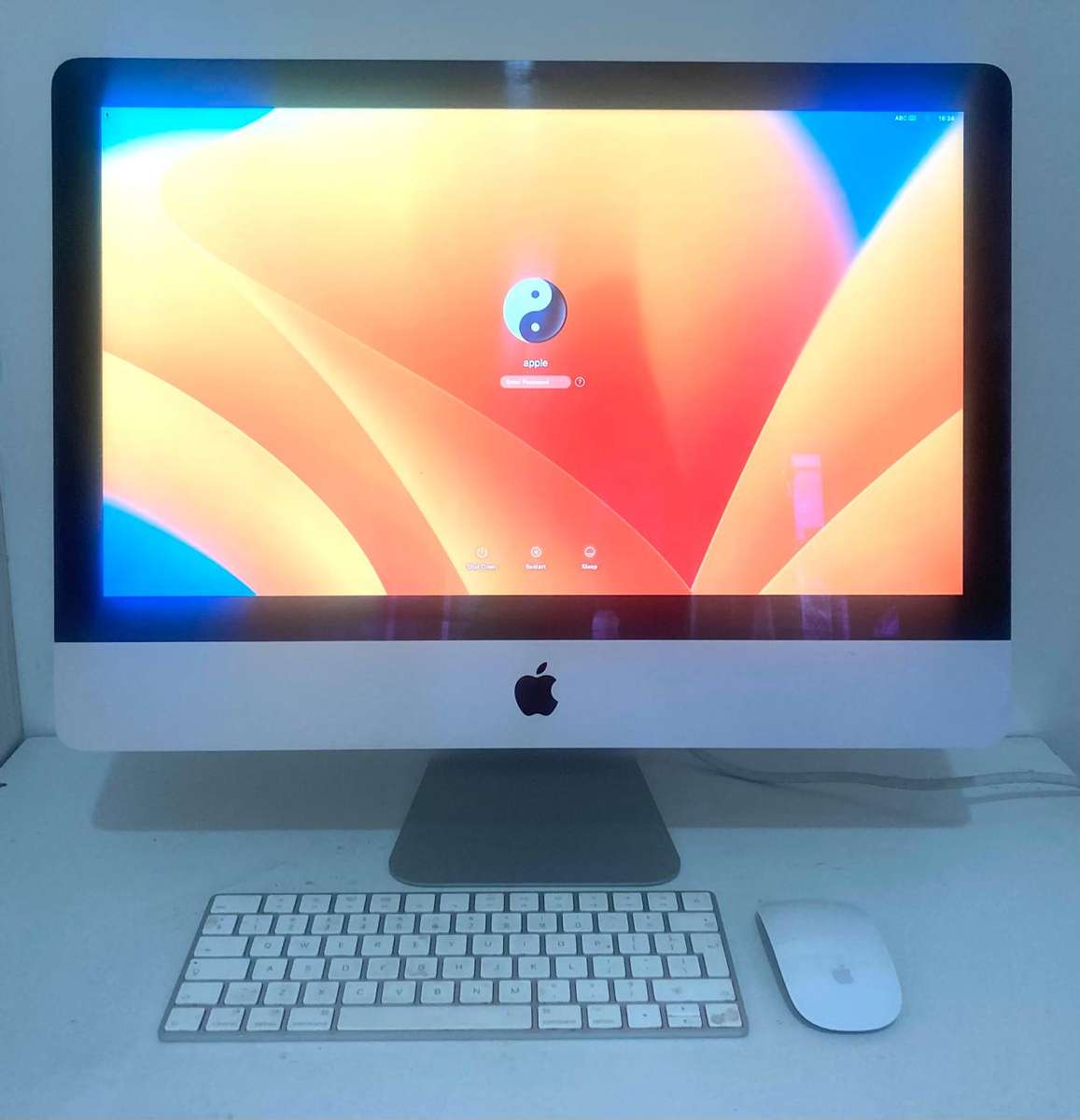 Apple IMac 2017 21.5 Inch I5 8gb 1tb Hdd Intel Iris Plus Graphics 640/Apple Magic Mouse & Keyboard