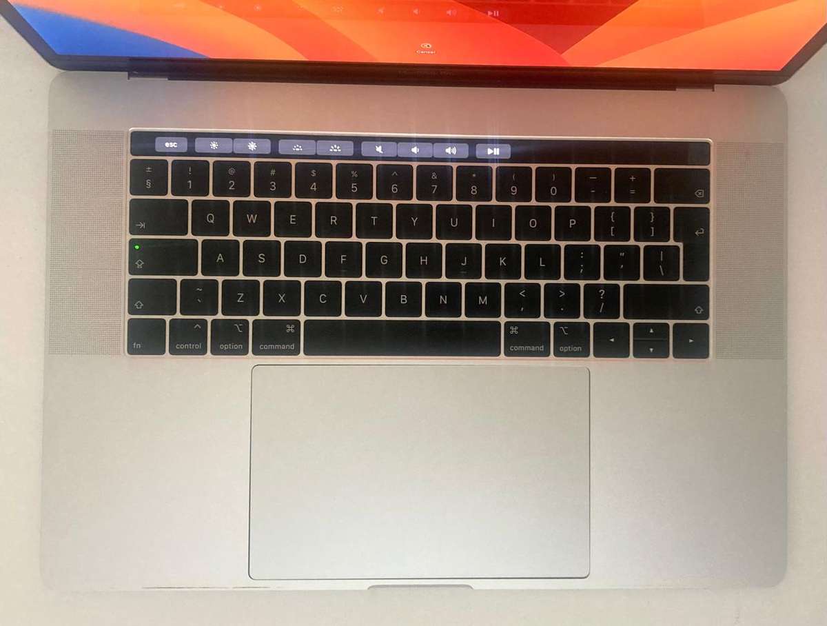 Apple MacBook Pro A1990 15" 2018 TOUCH BAR i7 16gb Ram 256gb Ssd Good Working Condition