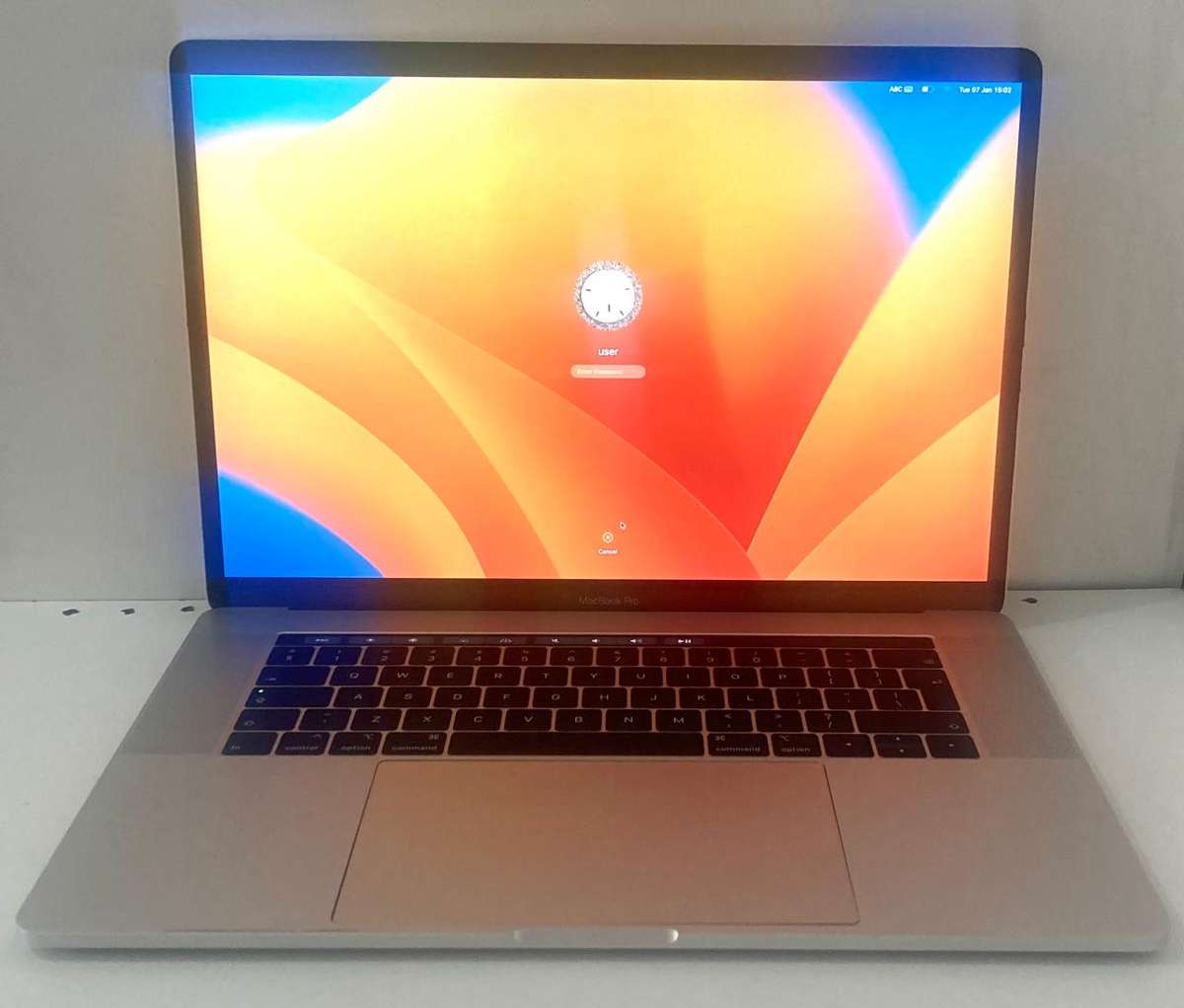 Apple MacBook Pro A1990 15" 2018 TOUCH BAR i7 16gb Ram 256gb Ssd Good Working Condition